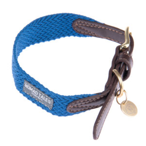 Halsband Nomad Tales Bloom, sapphire - Maat XL: 52 - 58 cm Halsomvang, B 38 mm